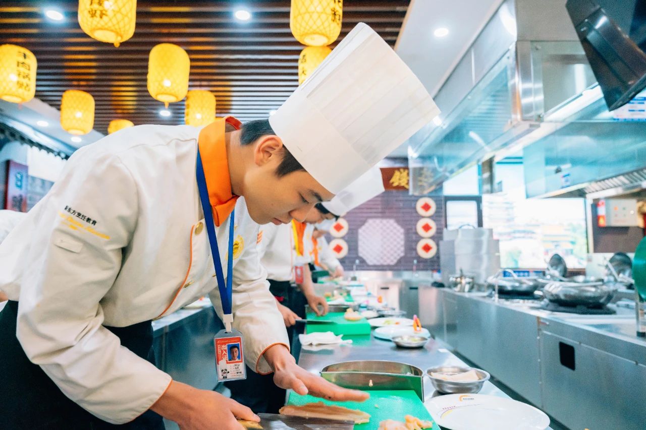 河北新东方职校生的一天：上课、干饭、练技能…原来职校生活这么精彩！