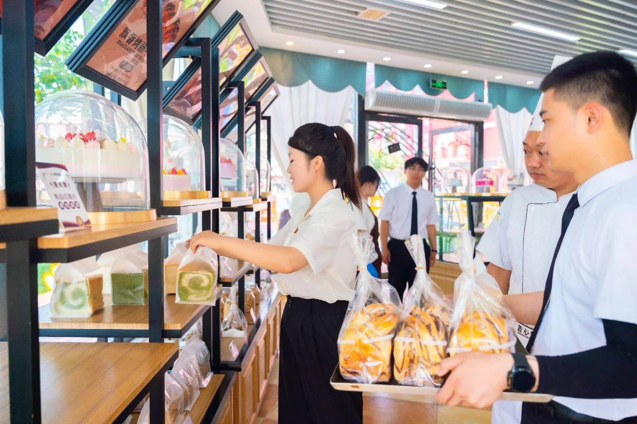 0基础小白想学西点？这所学校的烘焙专业真的值得！