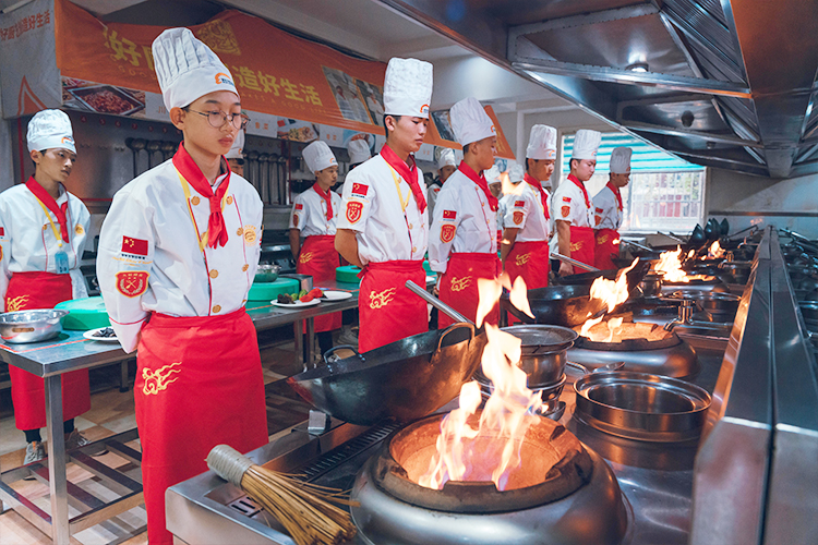 中餐烹饪：多元就业，烹饪艺术的广阔舞台